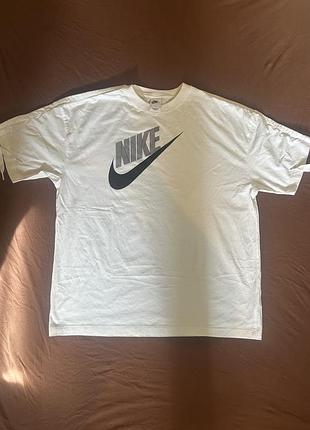 Футболка nike з принтом, розмір m