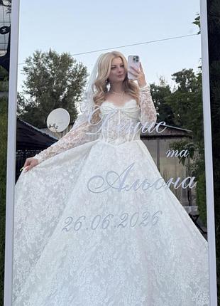 Продам вишукану весільну сукню в ідеальному стані + нове взуття в подарунок