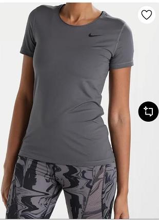 Спортивная футболка от nike