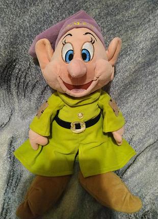 Disney мягкая игрушка гном допи 37см - белоснежка и семь гномов
