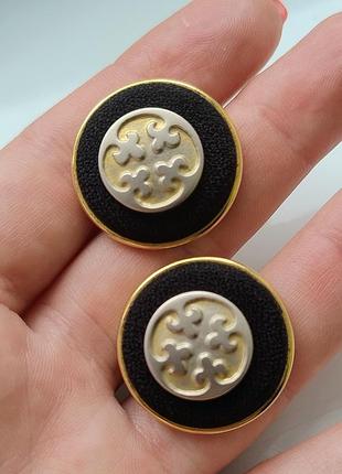 Круглые серьги-гвоздики (пуссеты) в винтажном стиле tory burch