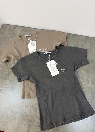 Варенная футболка в рубчик zara серый коричневый топ зара