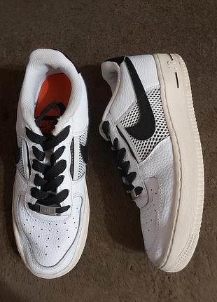 Кроссовки кожаные nike air оригинал. размер по бирке 38,5