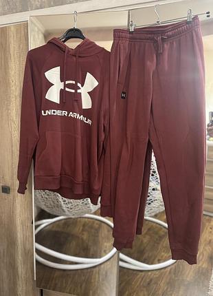Спортивний костюм від бренду under armour