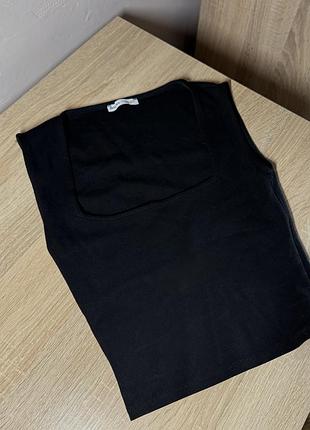 Чорна майка-топ bershka