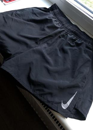 Спортивні шорти nike