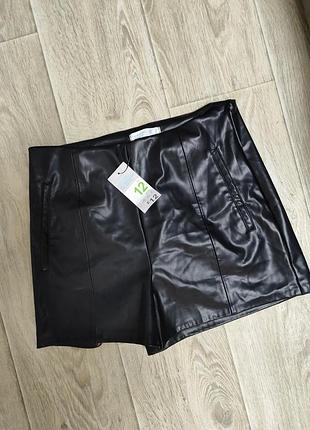Новые кожаные шорты primark черные л