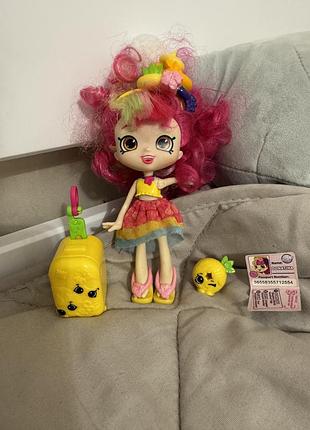 Колекційна лялька шопкінс донатина бразилія shopkins shoppies donatina brazil з валізою (оригінал moose toys)