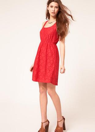 Коралловое ажурное платье