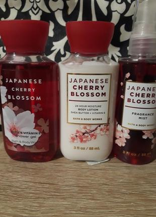 Набор средств от bath & body works.