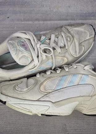 Кроссовки adidas yung-1