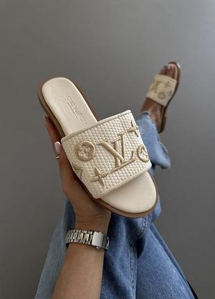 Louis vuitton light cream slides (9) 🩷