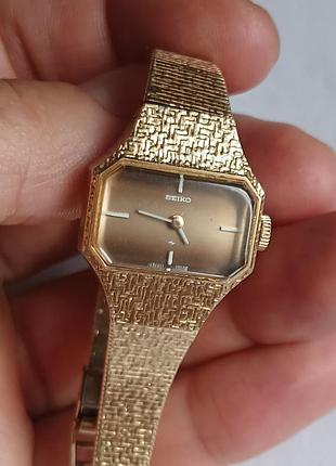 Винтажные оригинальные редкие женские часы seiko. рабочие.