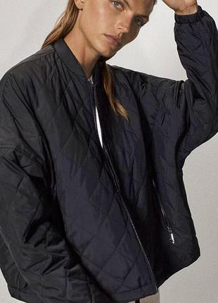 Стьогана куртка, бомбер, оверсайз, кроп, укорочена, чорна , вітровка massimo dutti