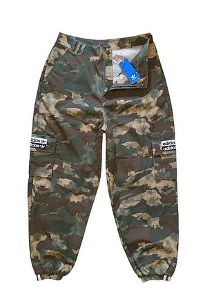 Штани. жіночі adidas originals green camo print track pant cargo pocket (ed7457) l