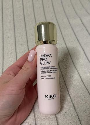 Зволожуючий флюїд kiko milano hydra pro glow, призначений для сяяння база праймер