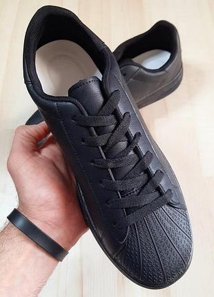 Чорні чоловічі кеди в стилі adidas