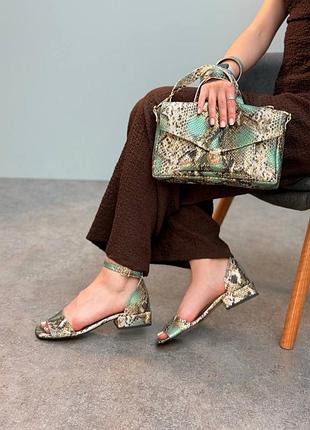 Босоніжки жіночі з італійської шкіри під рептилію пітон зелені