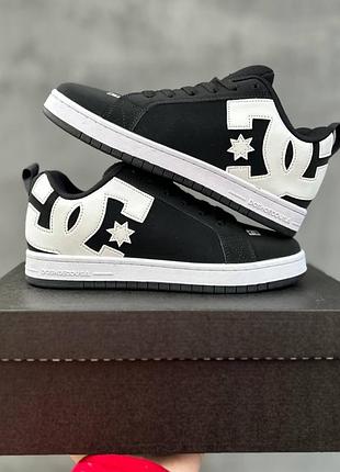 Dc court graffik black/white