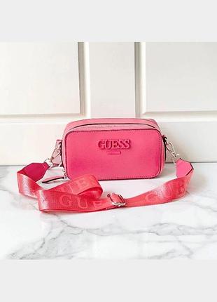 Женская прямоугольная сумка guess кросс-боди на ремешке розовая