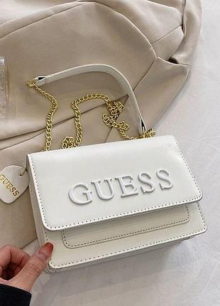 Жіноча сумка guess крос-боді на ланцюжку біла