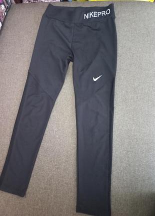 Черные женские леггинсы бренда nike из коллекции nike pro.
