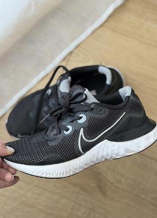 Жіночі бігові кросівки nike renew run чорні