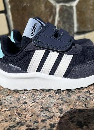 Дитячі кросівки adidas. оригінал