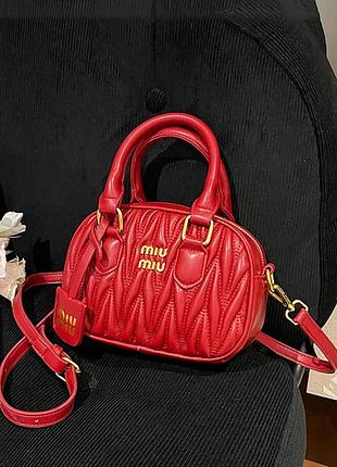 Женская сумка кросс-боди miu miu 18119 красная