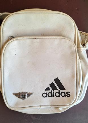 Біла спортивна міні сумка adidas з короткою ручкою