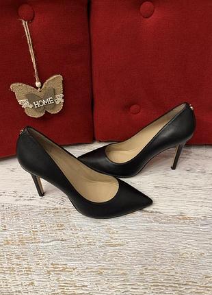 Оригинальн. кожаные фирменные туфли-лодочки guess 41р.