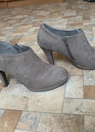 Жіночі замшеві туфлі street shoes на каблуці р.39