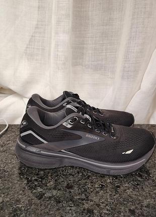 Черные кроссовки для бега brooks ghost 15