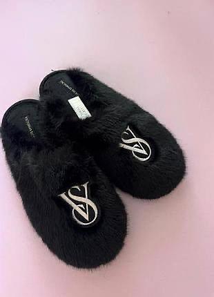 Домашні капці victoria's secret luxe plush closed-toe slippers хутрові, чорні
