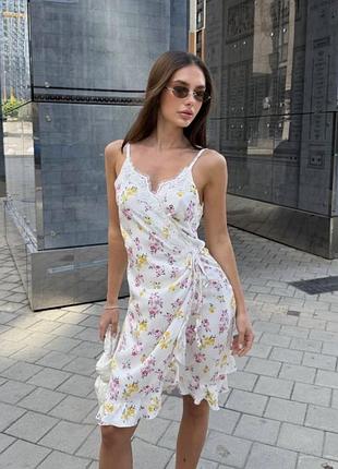 Жіноча сукня на запах