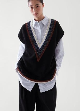 Стильный шерстяной жилет cos с мохером, оверсайз (размер xs, сядет до xl) cos oversized black v-neck knit vest (with contrast neckline)