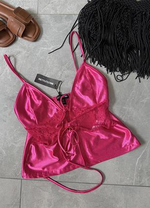 Топ атласний  prettylitlething