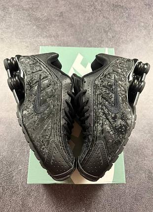 Nike shox r4 black dk smoke grey