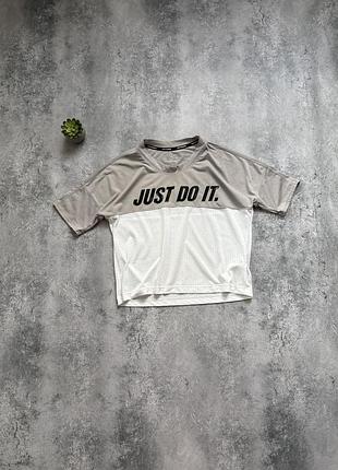 Жіноча футболка nike just do it