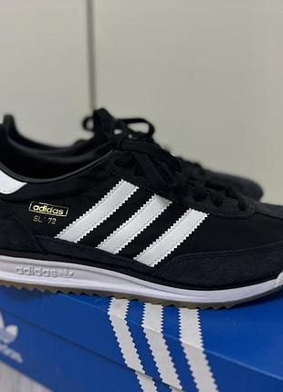 Adidas кросівки