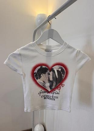 Кроп топ gossip girl bershka