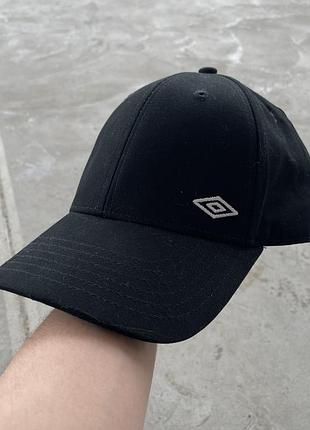 Кепка umbro чоловіча чорна бейсболка з вишивкою логотипу бавовняна брендова оригінал кепка поло спортивна one size