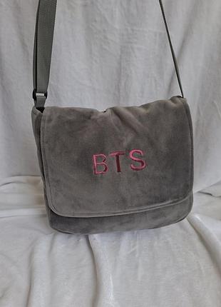 Сумка плюш bts серого цвета 2