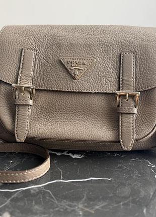 Prada сумка через плече saffiano lux з пряжкою