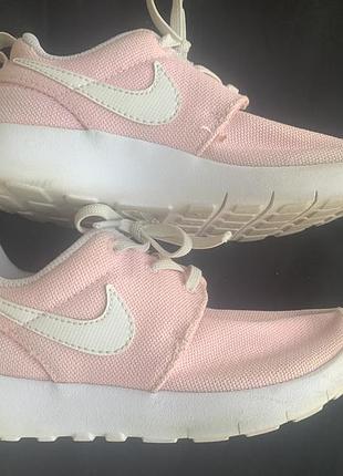 Дитячі рожеві кросівки nike 28,5 р (19 см устілка)