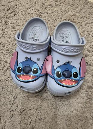Crocs stich