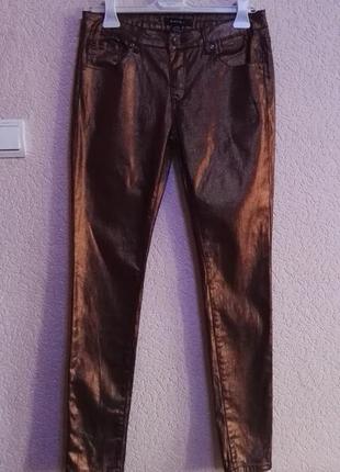 Супер нарядные  бронзово-золотистые брюки  скинни,размер евро 40(44-46 размер)
