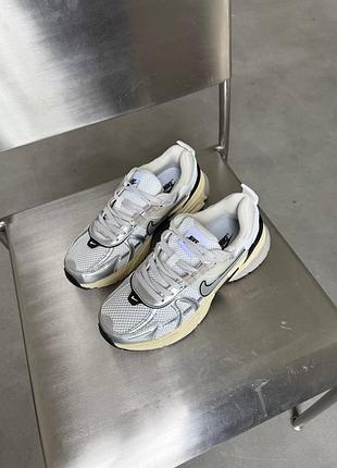 Nike v2k run premium 3