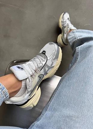 Nike v2k run premium 5