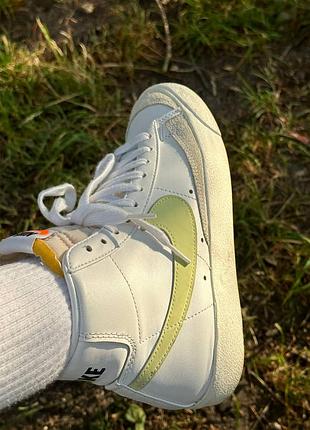 Кросівки жіночі nike blazer mid 77 barely volt